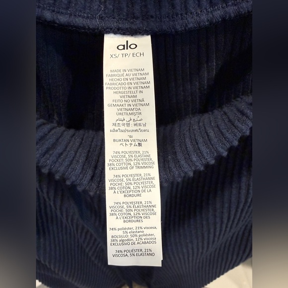 Alo Yoga Muse Wide Leg Pant in Navy Size XS NWT - Picture 10 of 11